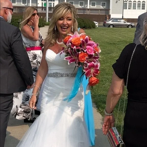 Davids Bridal corset back wedding gown - Picture 9 of 11